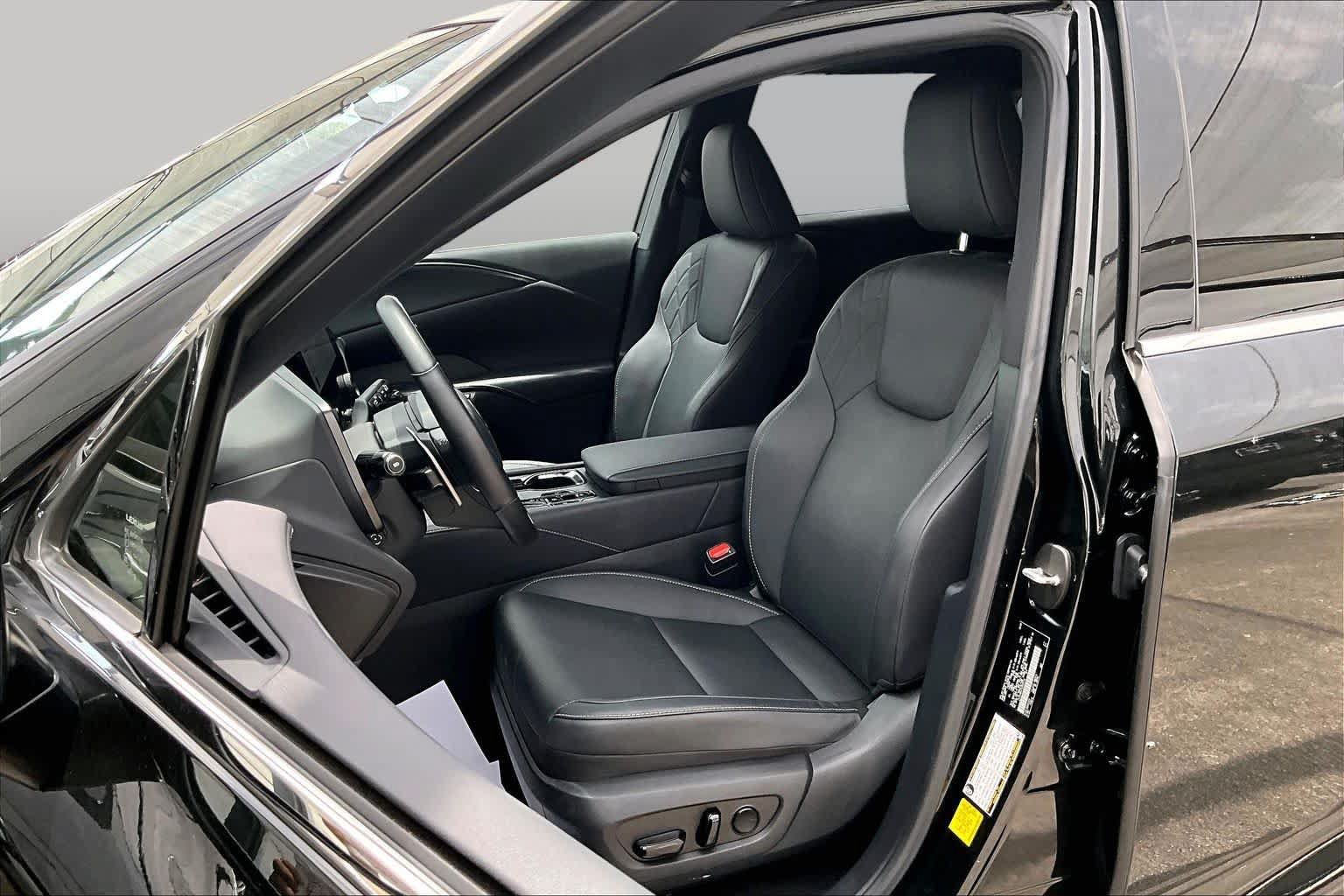 Used 2025 Lexus RX 350 Premium w/ Accessory Package (Z1) FWD image 8