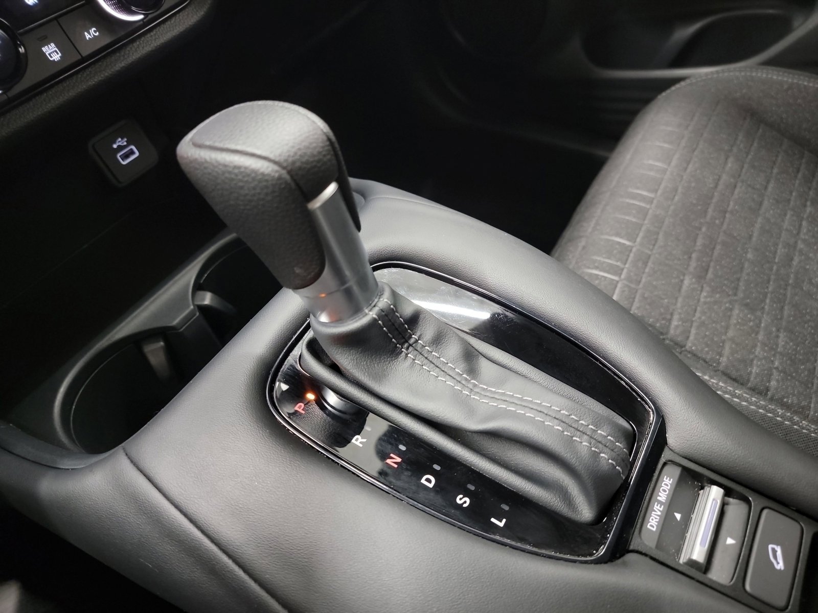 Certified 2025 Honda HR-V LX image 26