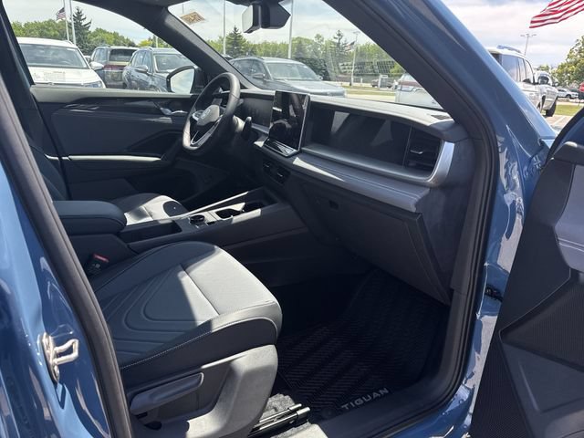New 2026 Volkswagen Tiguan SE R-Line AWD/4WD image 29