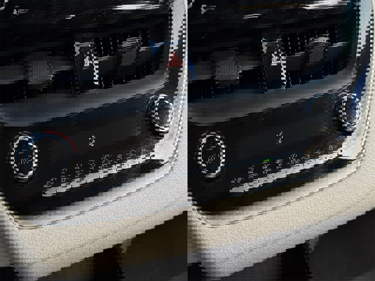 Used 2022 Toyota Corolla LE image 17