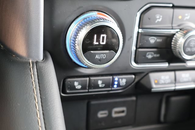 Used 2023 GMC Yukon SLT w/ SLT Premium Package AWD/4WD image 32