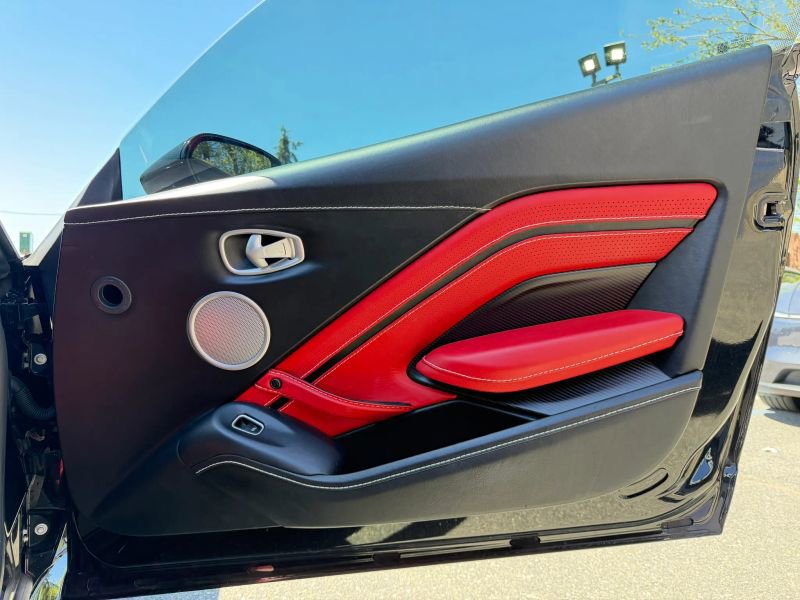 Used 2020 Aston Martin V8 Vantage Coupe RWD image 21