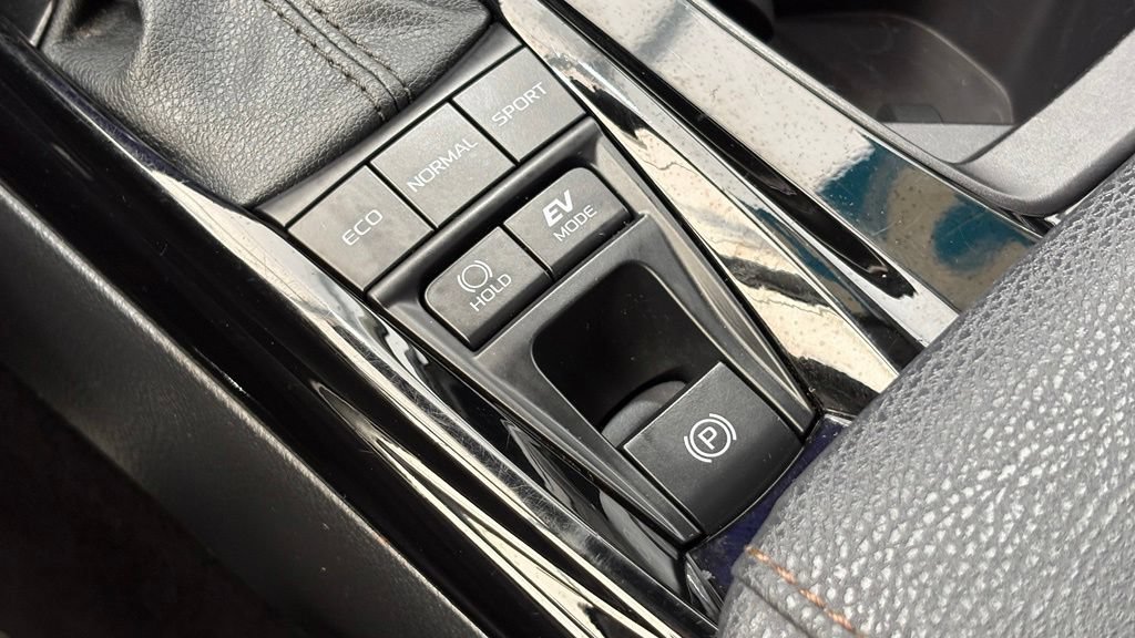 Used 2025 Toyota Camry XLE FWD image 38