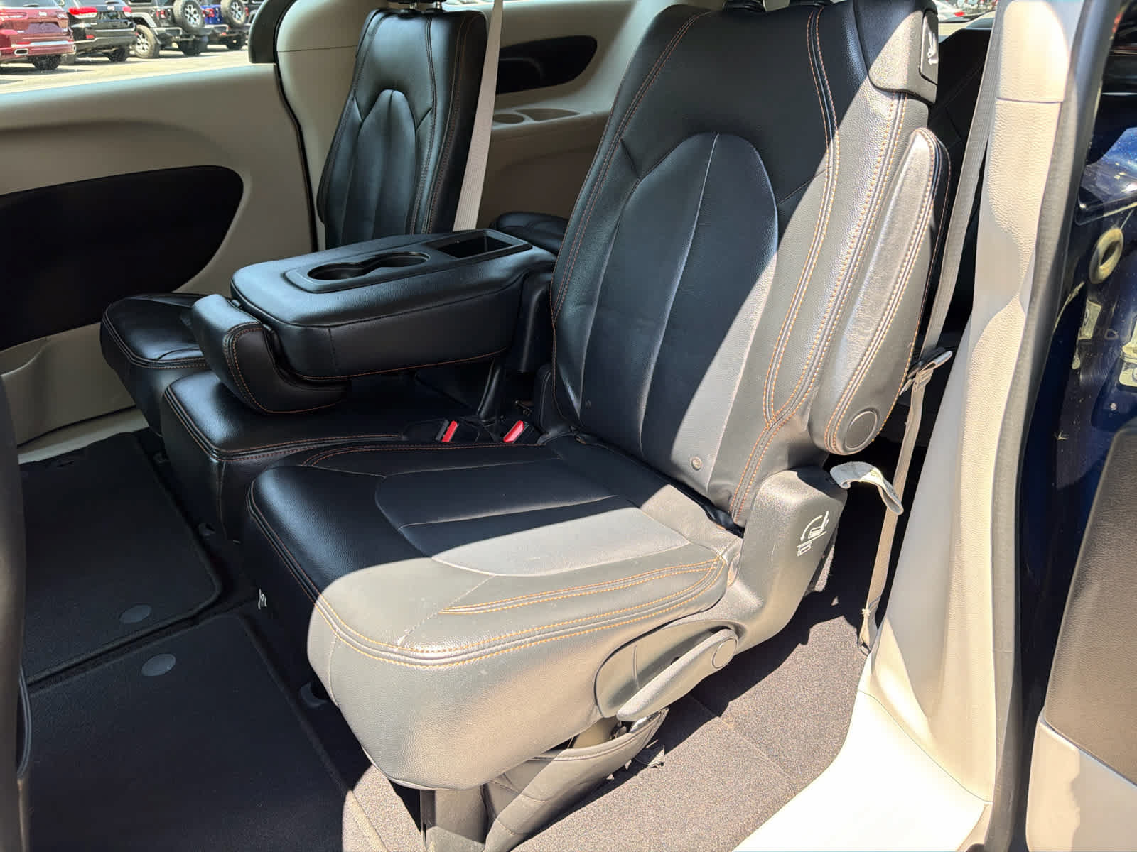 Used 2017 Chrysler Pacifica Touring w/ Tire & Wheel Group FWD image 17