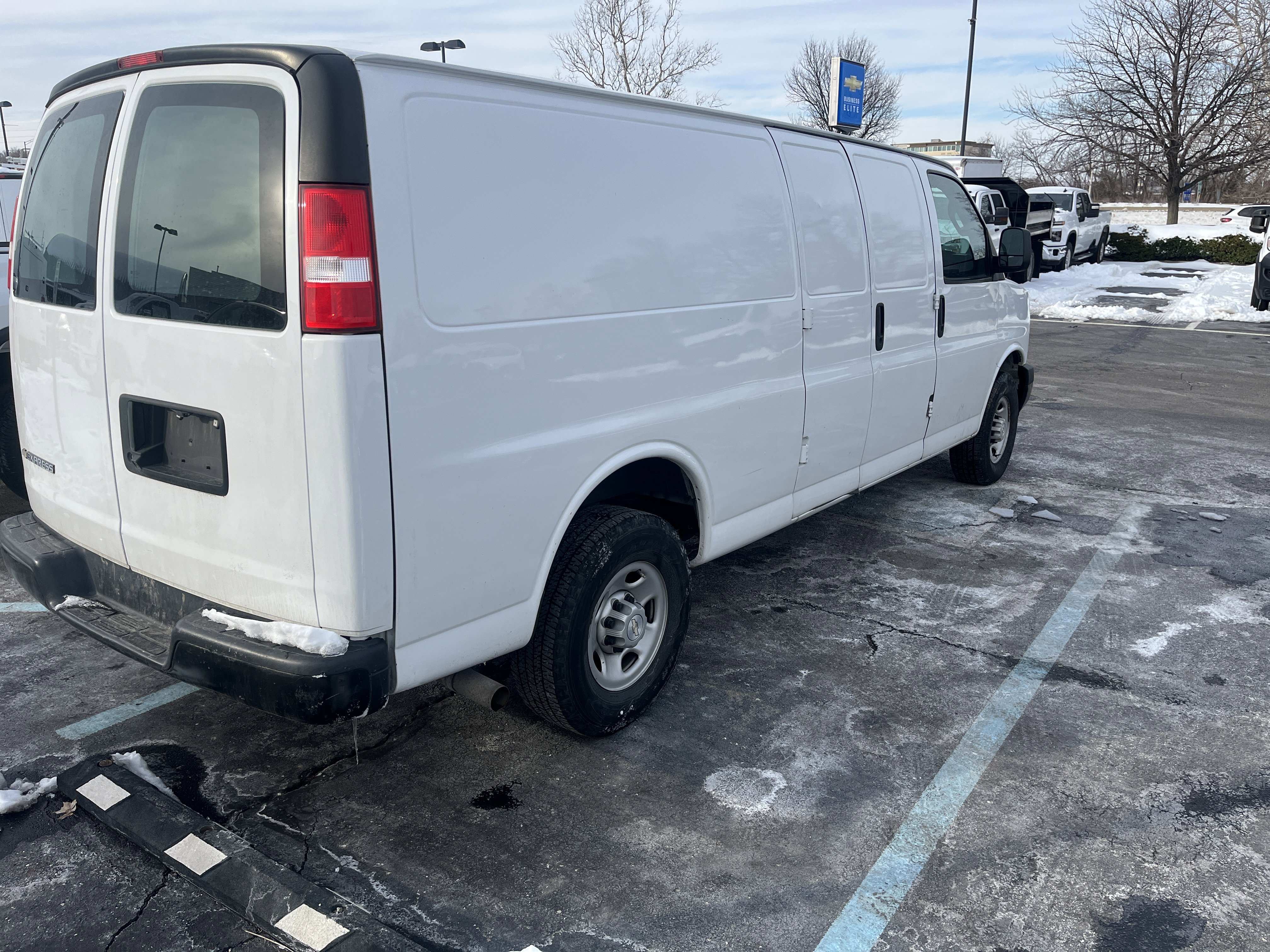 Used 2021 Chevrolet Express 2500 Extended w/ Driver Convenience Package image 7