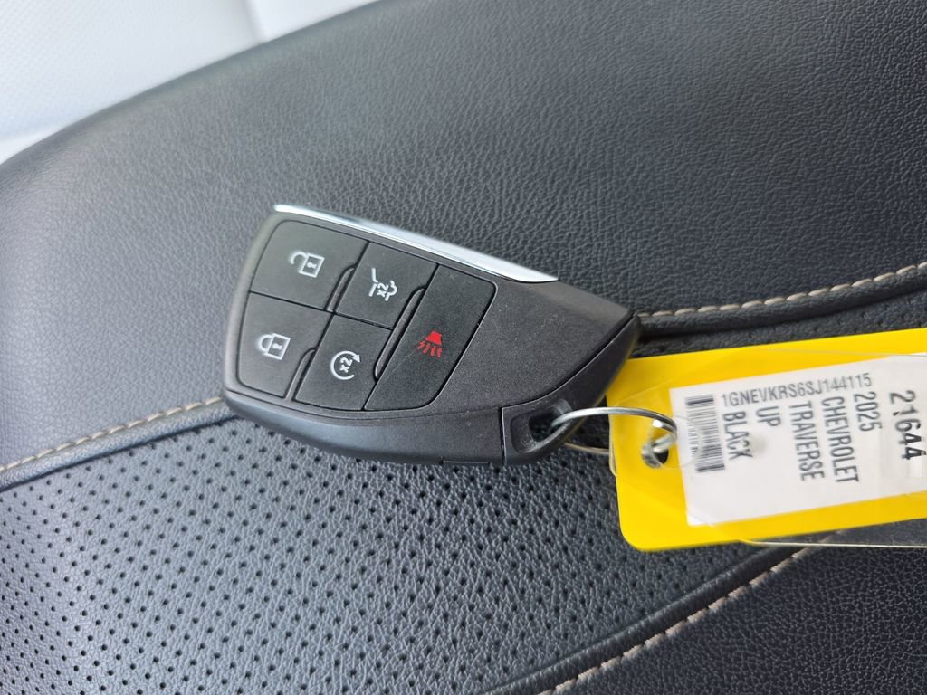 Used 2025 Chevrolet Traverse High Country image 29