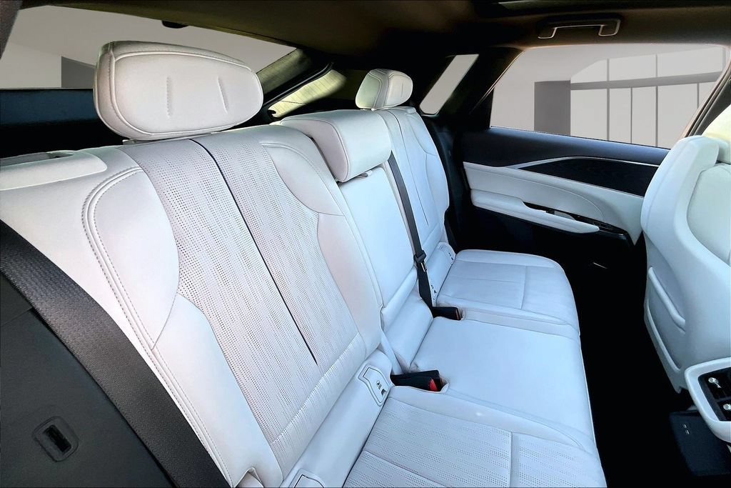 Certified 2024 Cadillac Lyriq Luxury AWD/4WD image 29