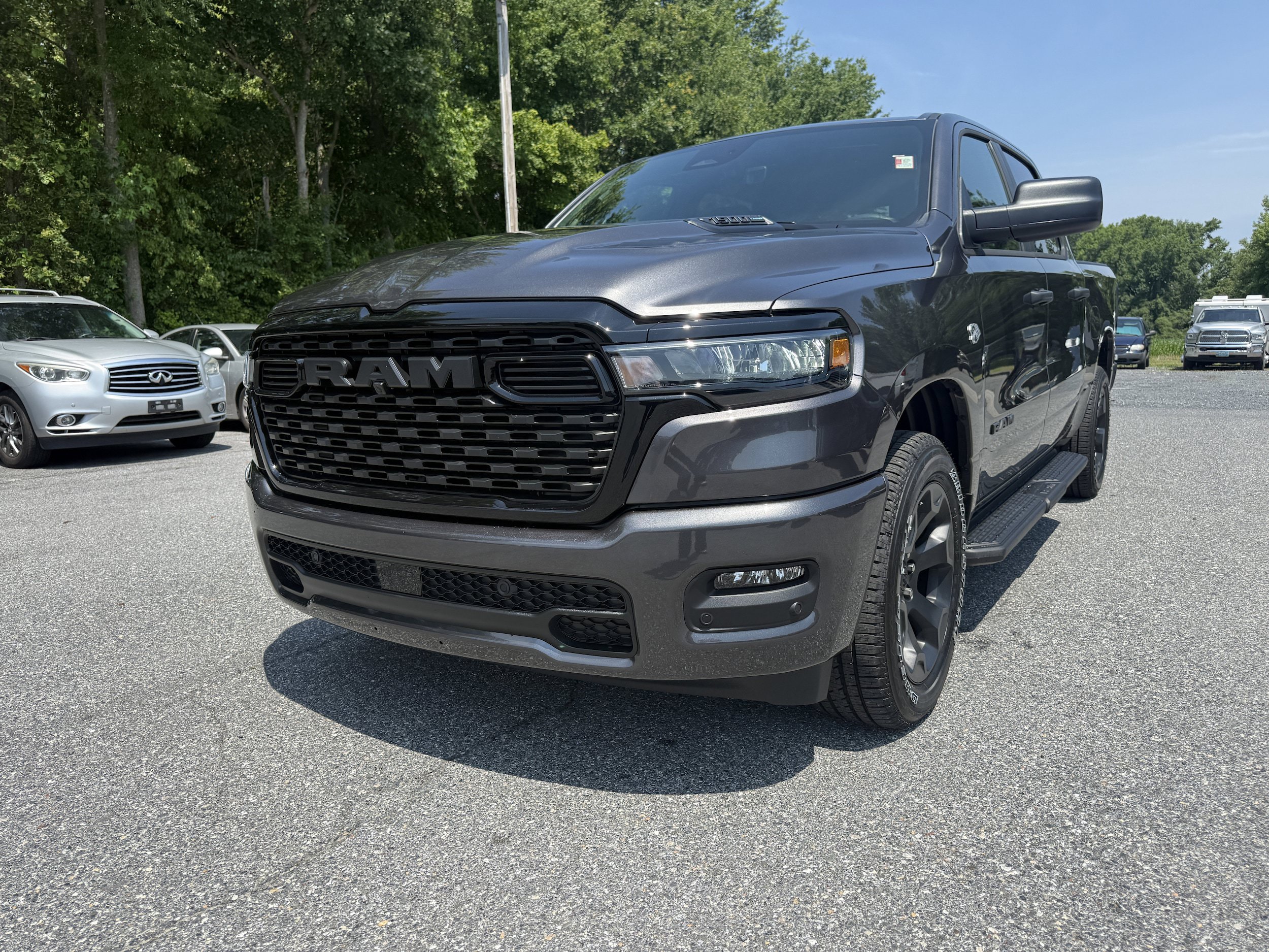 New 2026 RAM 1500 Express AWD/4WD image 3