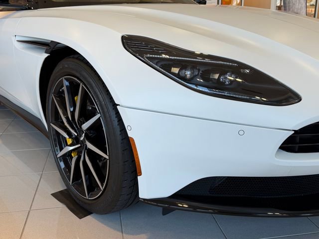 Used 2023 Aston Martin DB11 Coupe image 38