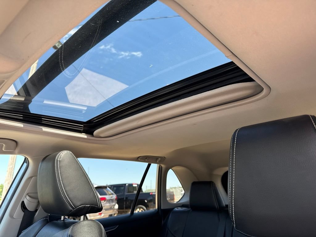 Used 2019 Toyota RAV4 XLE w/ Convenience Package FWD image 9