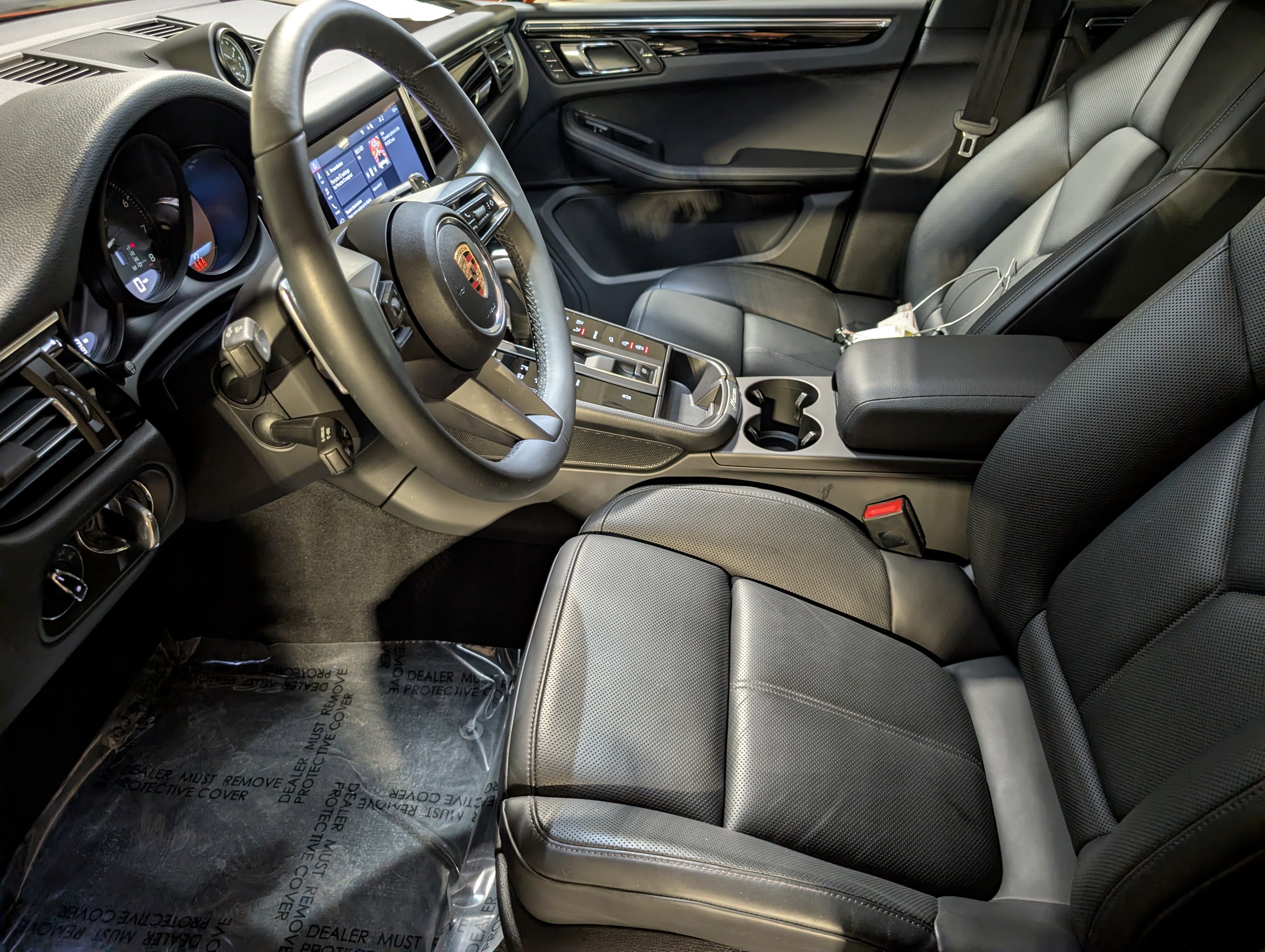 Certified 2025 Porsche Macan image 5