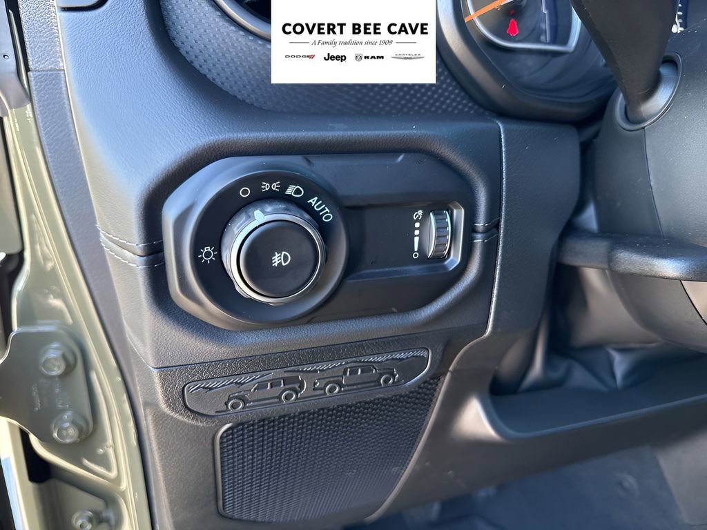 Used 2025 Jeep Wrangler Unlimited Rubicon image 19