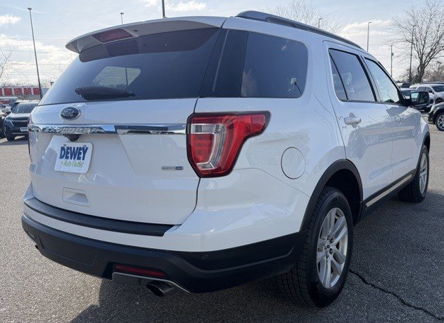 Used 2018 Ford Explorer XLT AWD/4WD image 7