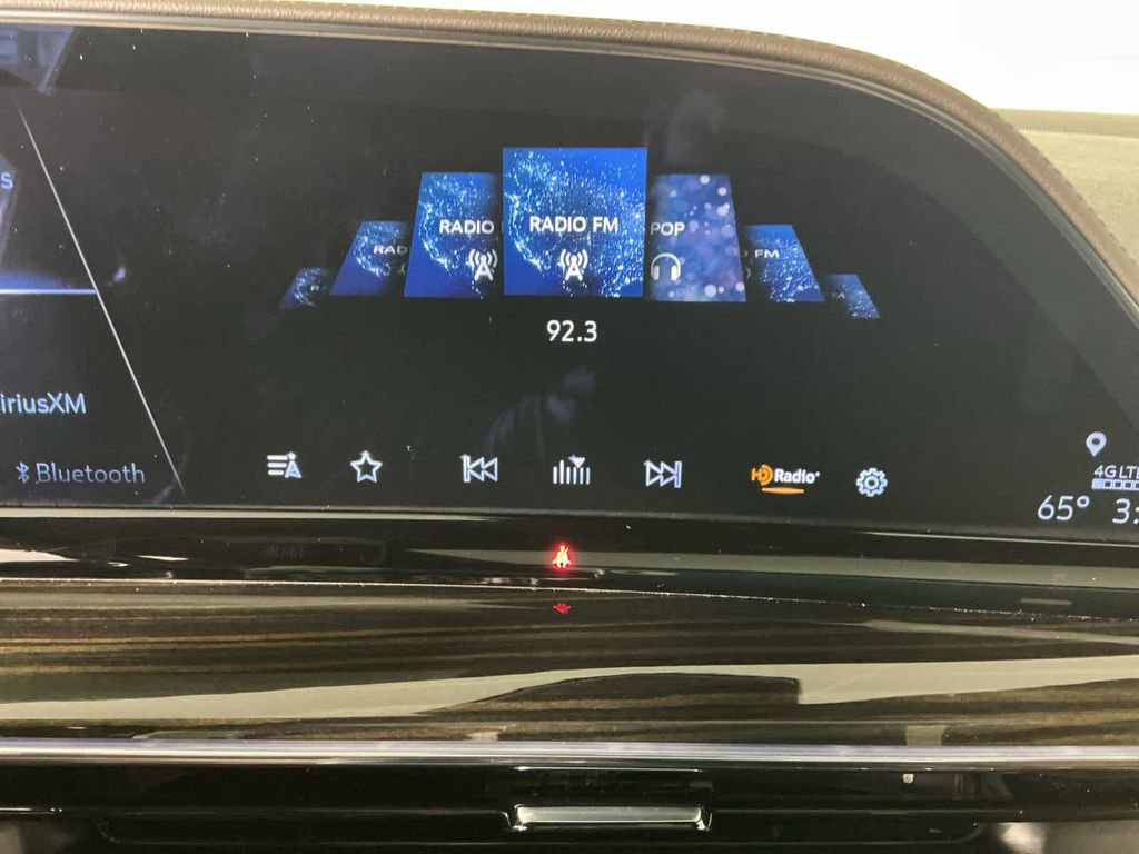 Used 2022 Cadillac Escalade Premium Luxury image 51