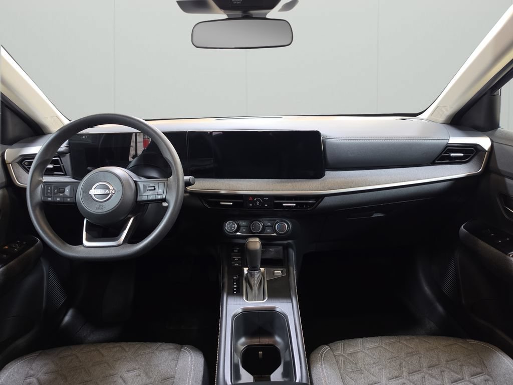 Used 2025 Nissan Kicks SV AWD/4WD image 17