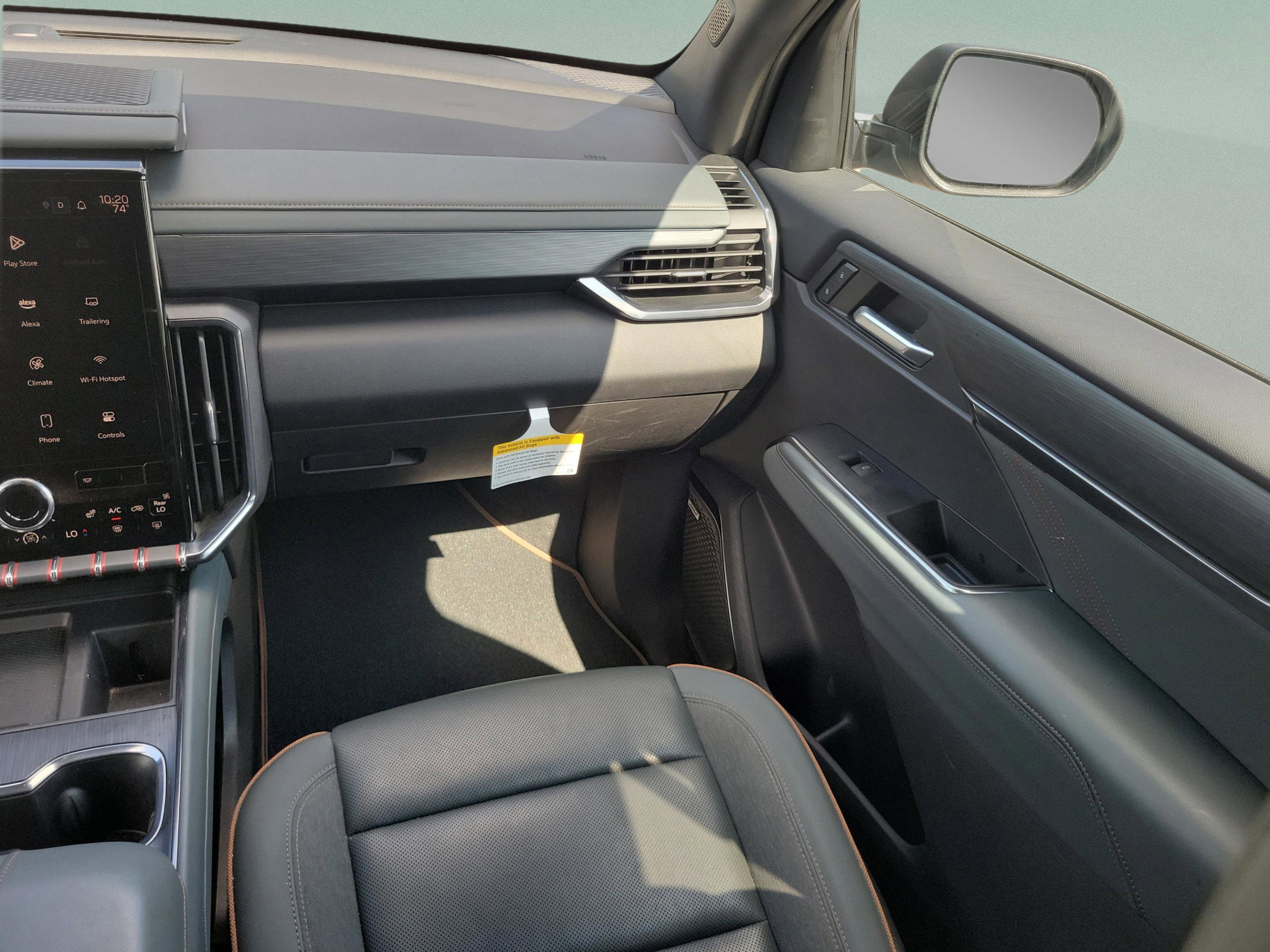 Used 2024 GMC Acadia AT4 w/ Luxury Package AWD/4WD image 8
