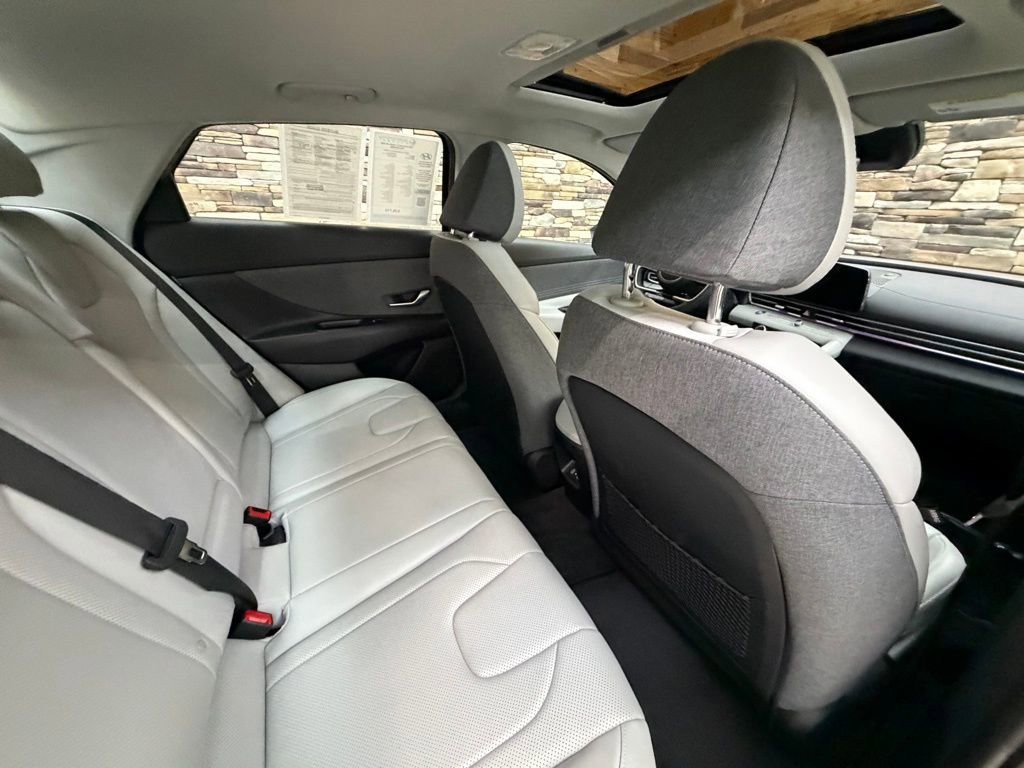 Certified 2025 Hyundai Elantra Limited w/ Cargo Package image 30