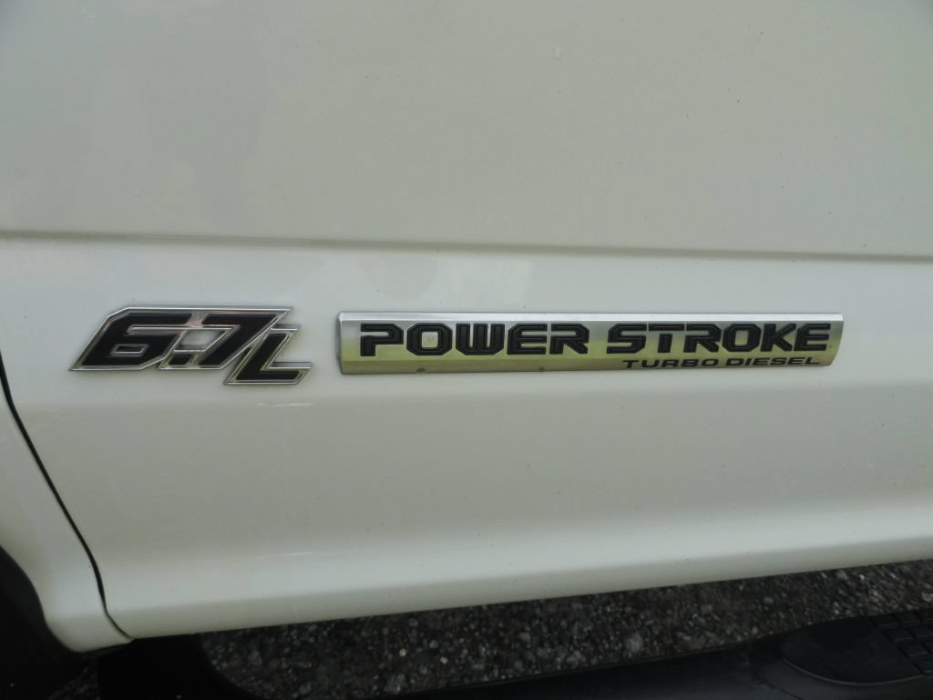 Used 2017 Ford F550 2WD Regular Cab Super Duty image 25