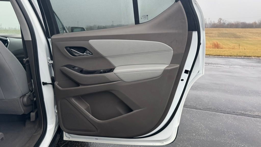 Used 2019 Chevrolet Traverse LT image 16