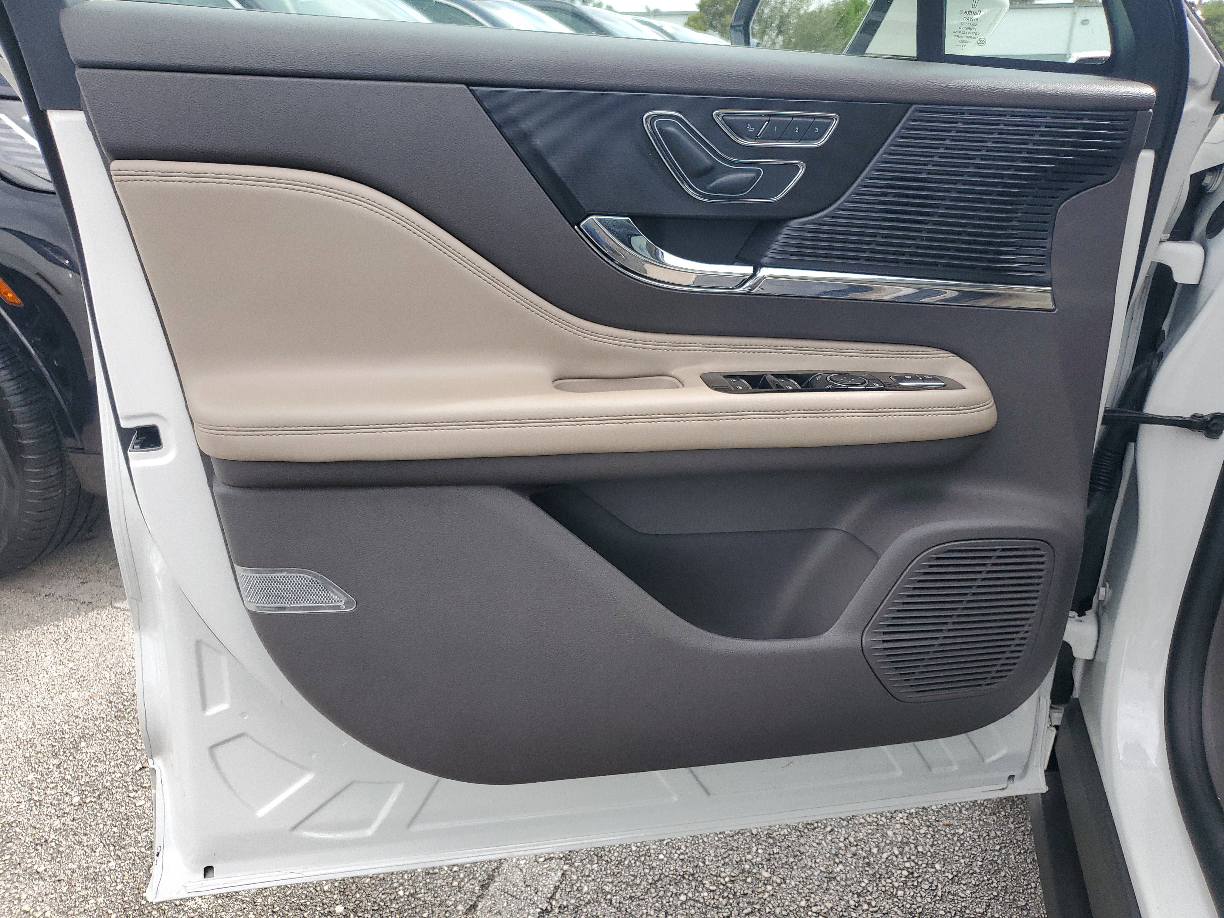 Certified 2022 Lincoln Corsair Reserve image 15