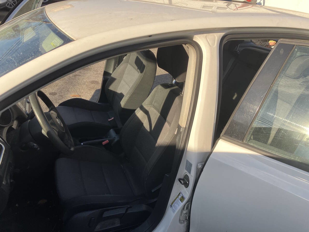 Used 2010 Volkswagen Golf 4-Door image 30