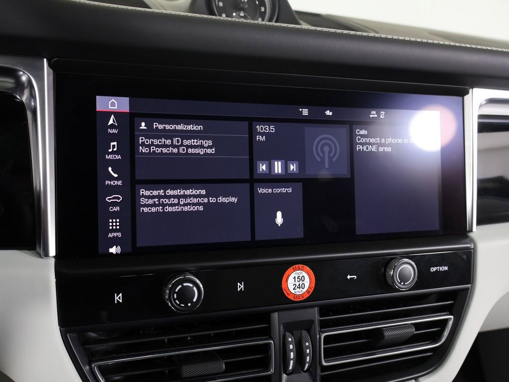 Certified 2024 Porsche Macan image 17