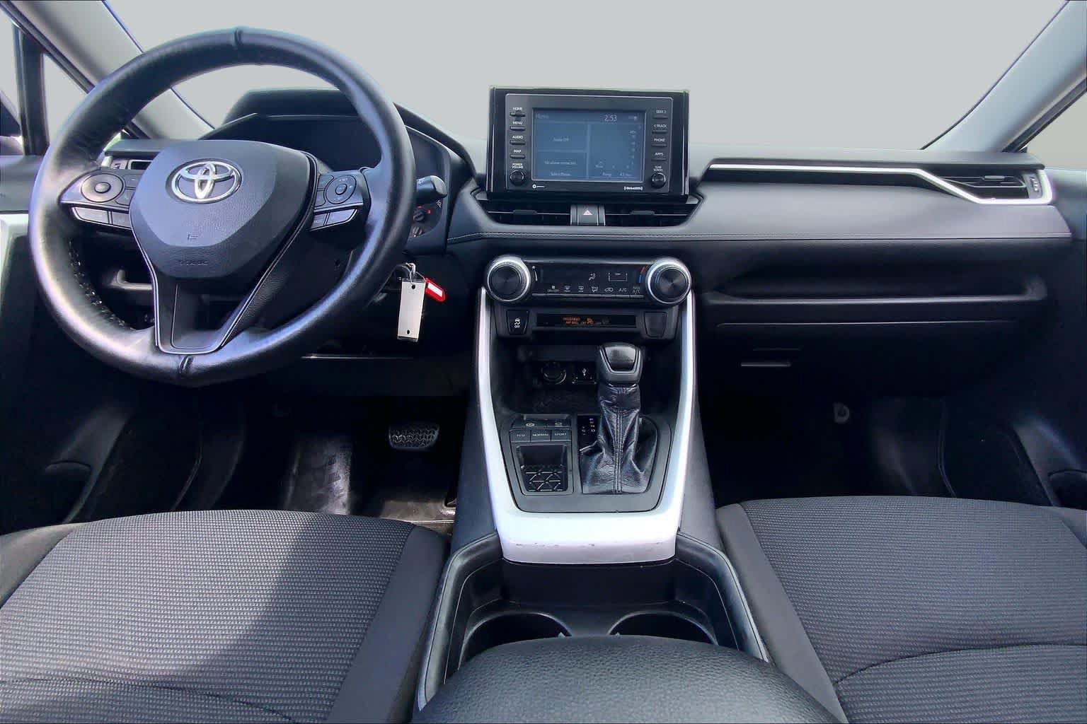 Used 2021 Toyota RAV4 LE FWD image 15