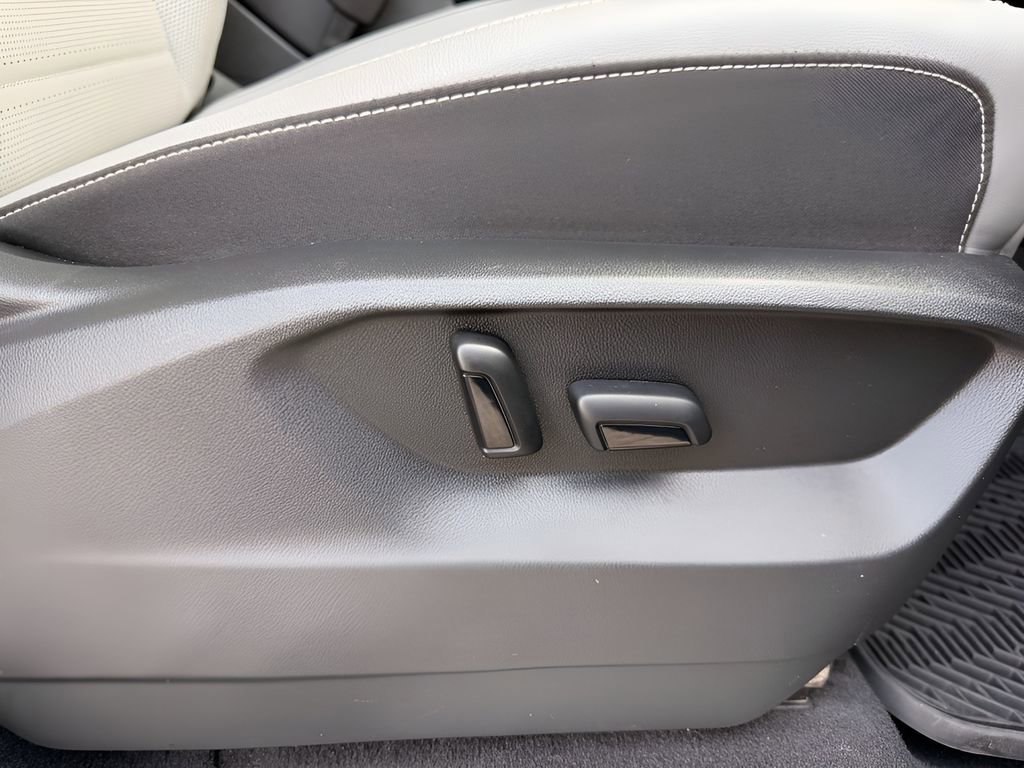 Used 2024 Volkswagen Atlas Cross Sport SEL R-Line image 32