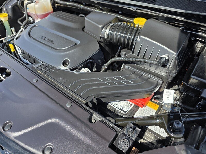 Used 2024 Chrysler Pacifica Touring-L w/ S Appearance Package AWD/4WD image 20