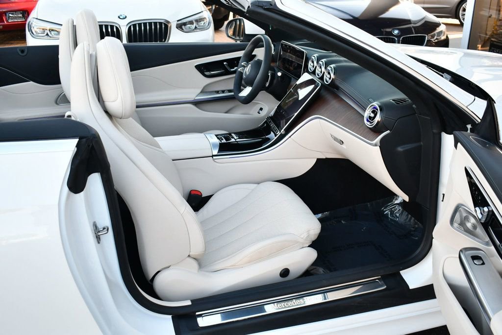 Used 2025 Mercedes-Benz CLE 300 4MATIC Cabriolet image 19