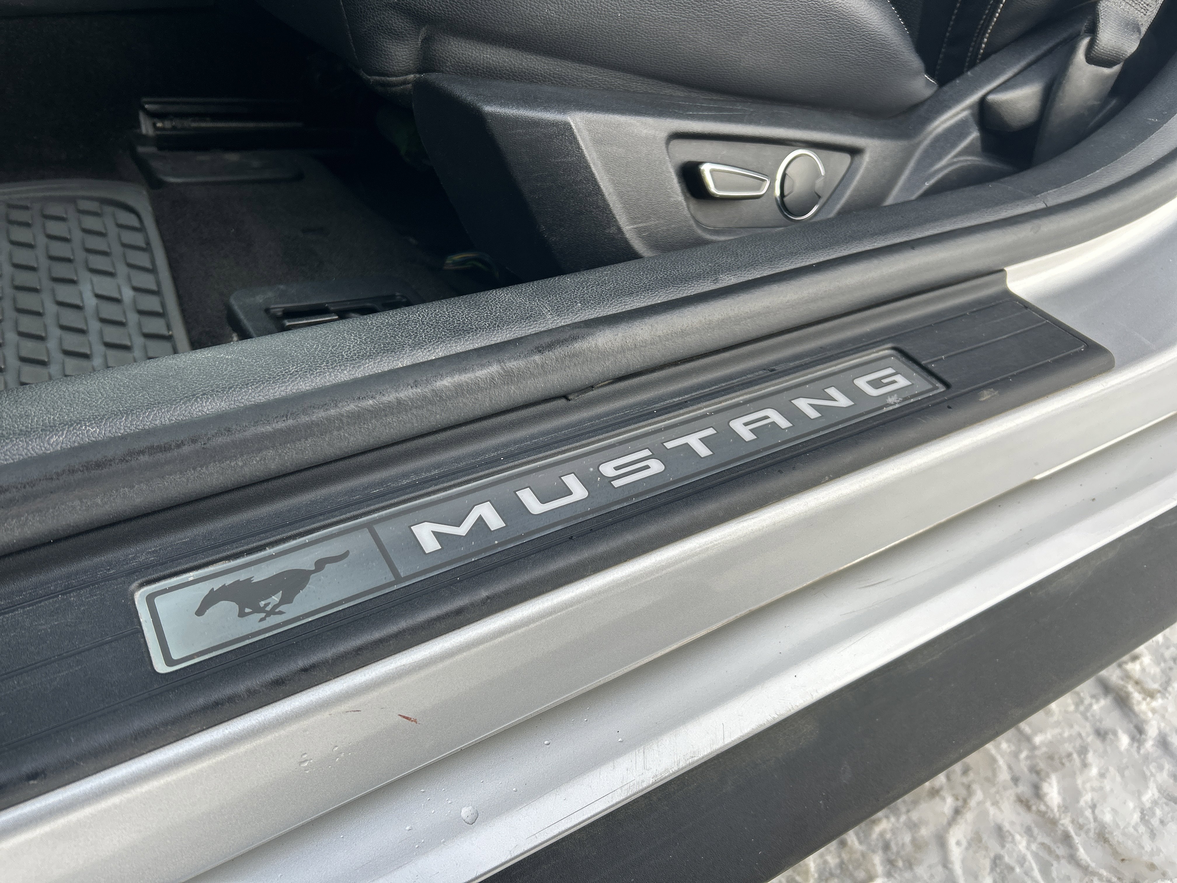 Used 2017 Ford Mustang Premium image 22