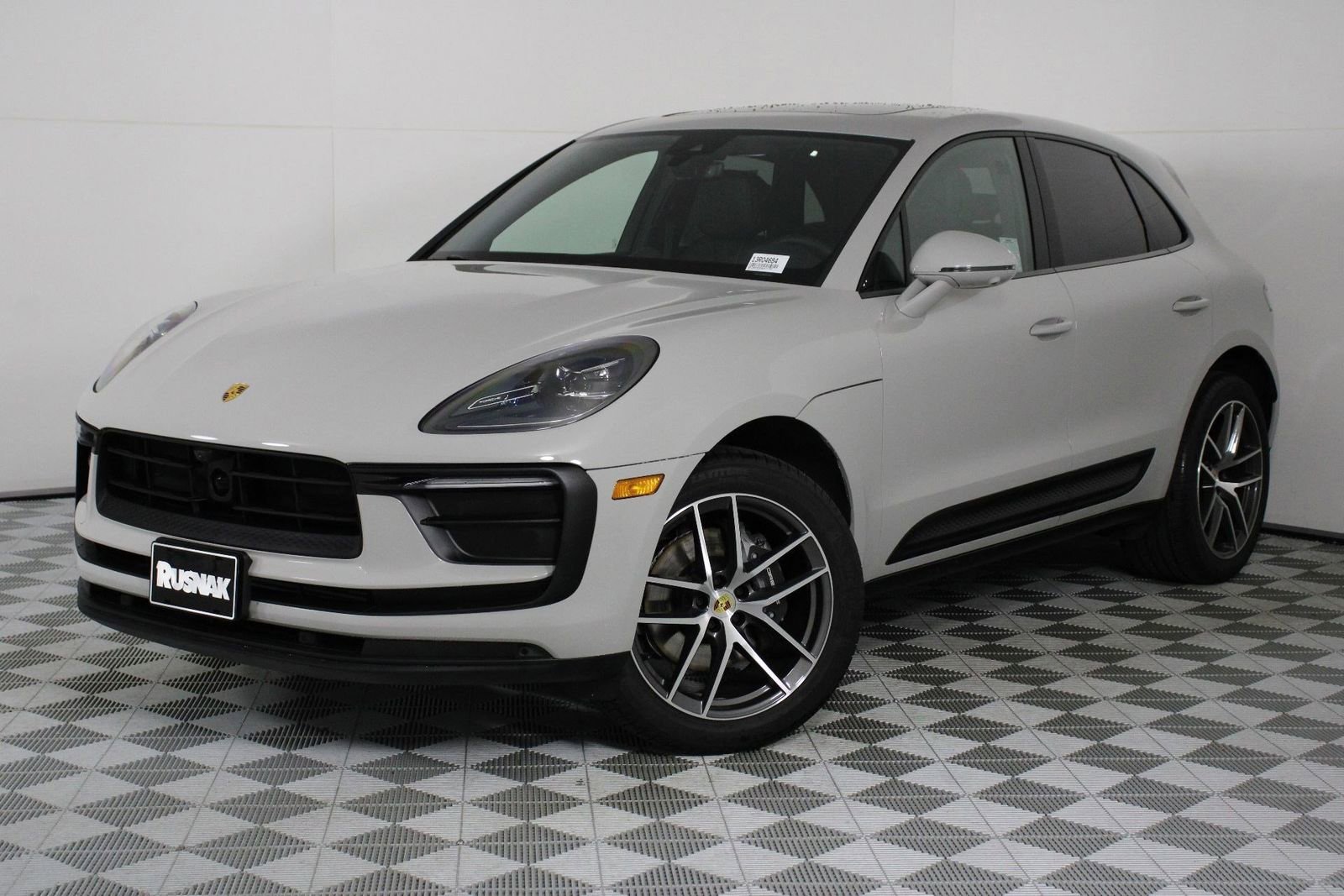 Certified 2025 Porsche Macan image 35