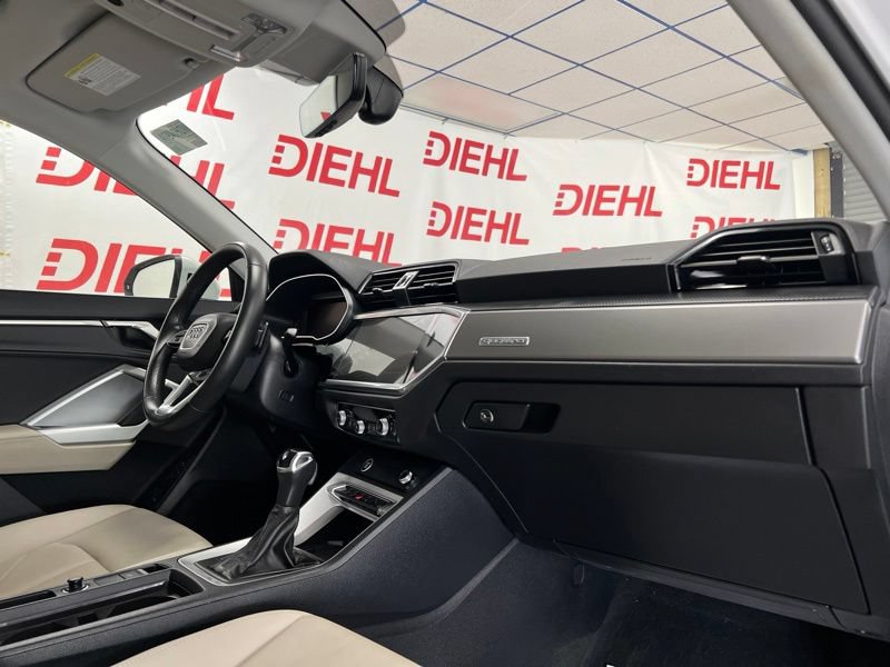 Used 2024 Audi Q3 2.0T Premium w/ Convenience Package AWD/4WD image 15