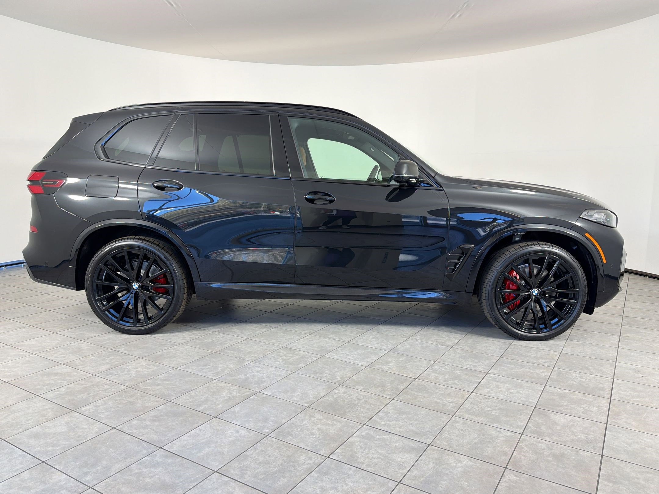 New 2026 BMW X5 xDrive40i w/ M Sport Package AWD/4WD image 8