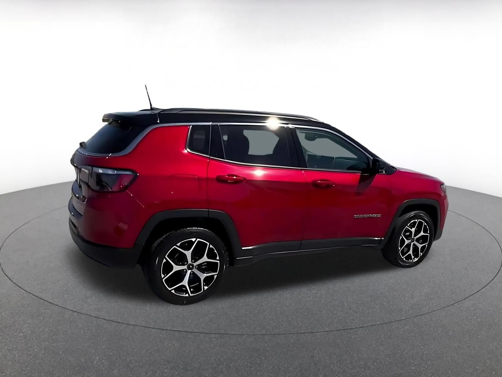 Used 2025 Jeep Compass Limited AWD/4WD image 12
