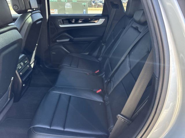 Used 2024 Porsche Cayenne AWD/4WD image 15