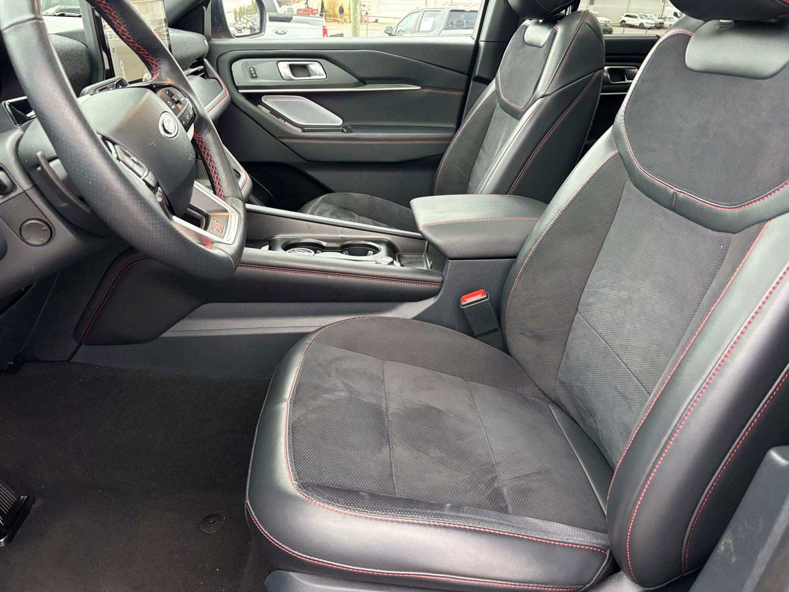 Used 2025 Ford Explorer ST image 18