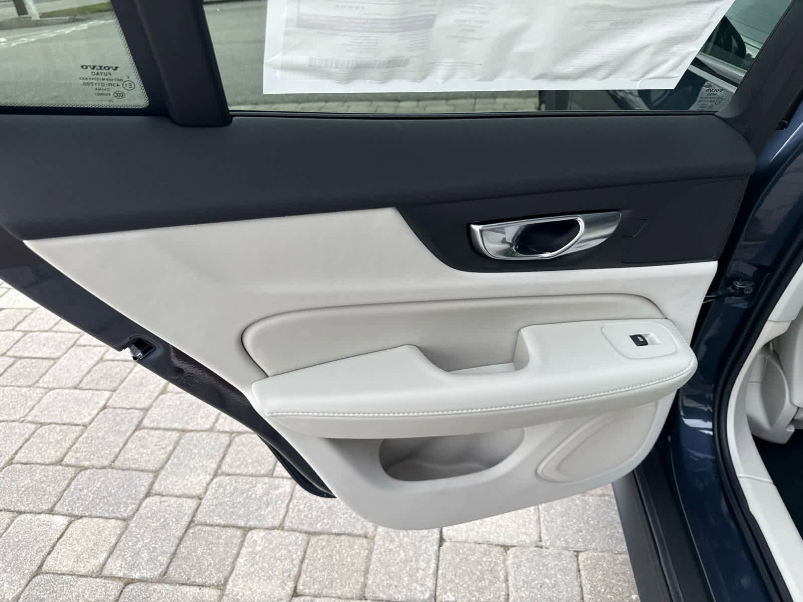 New 2026 Volvo V60 B5 Cross Country Plus w/ Protection Package Premier image 9