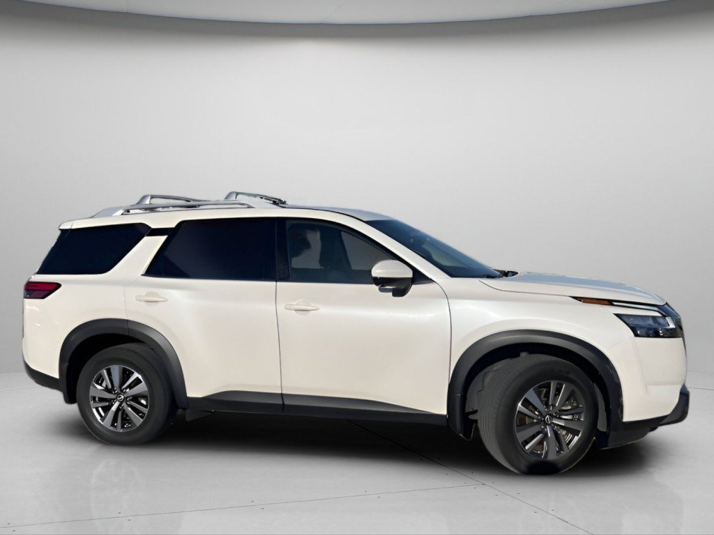 Used 2022 Nissan Pathfinder SL AWD/4WD image 3