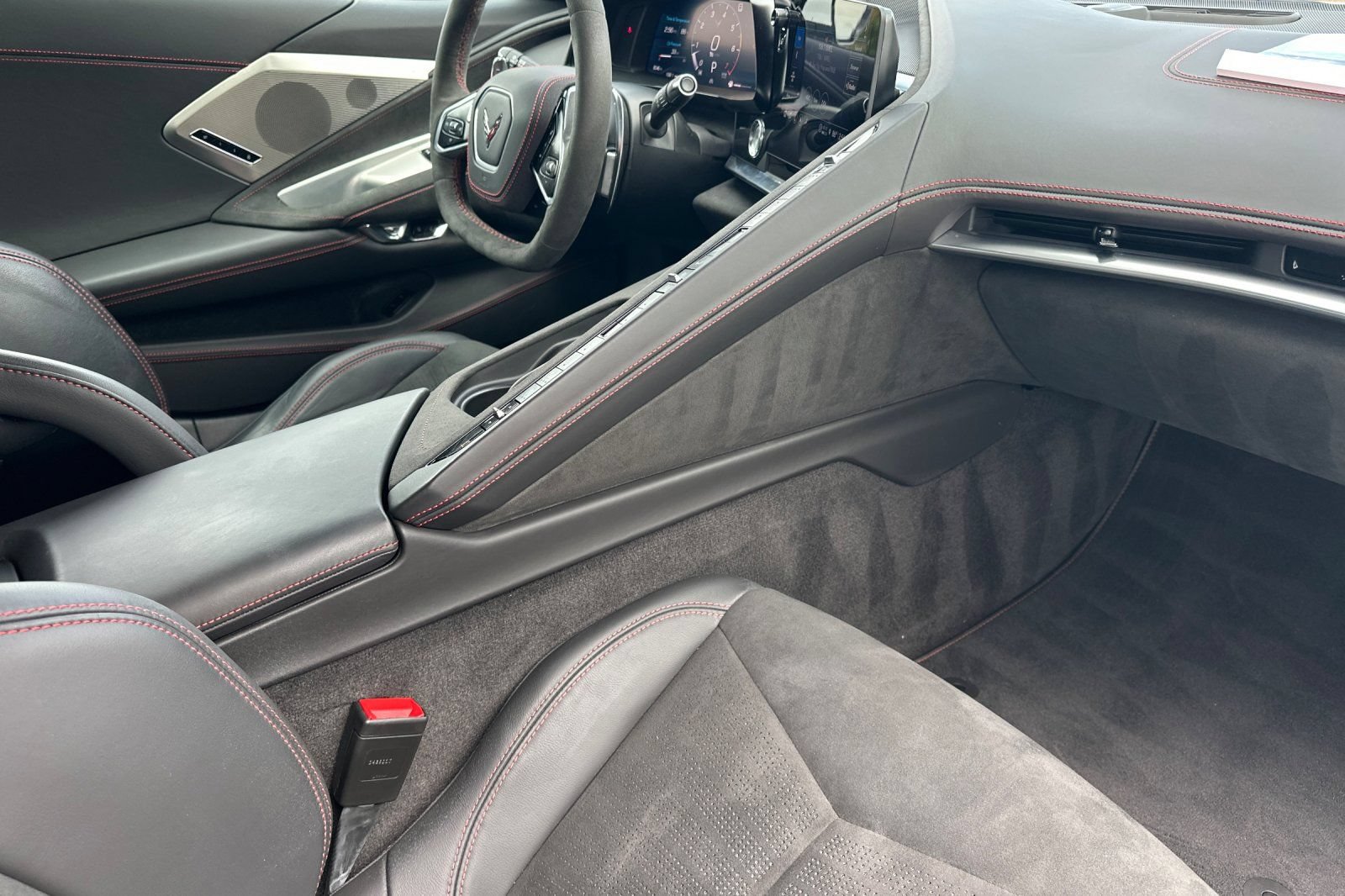 Used 2022 Chevrolet Corvette Stingray Premium Cpe w/ Z51 Performance Package RWD image 13