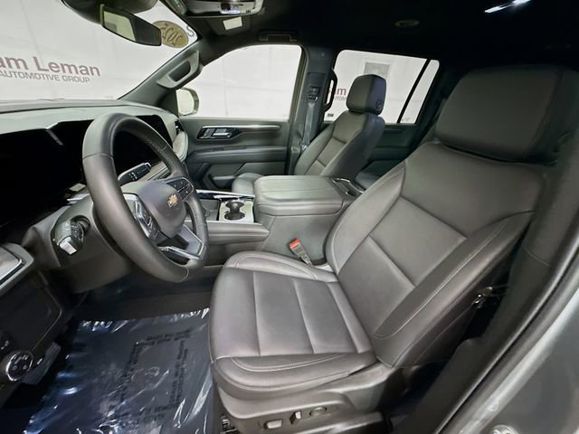 Used 2025 Chevrolet Suburban LT RWD image 24