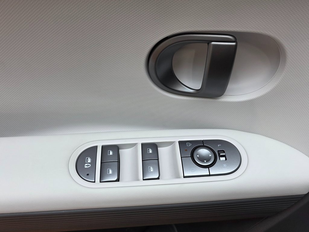 New 2026 Hyundai Ioniq 5 SEL image 25