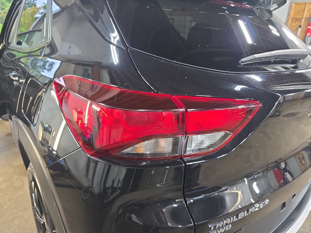 Used 2023 Chevrolet TrailBlazer LT AWD/4WD image 32