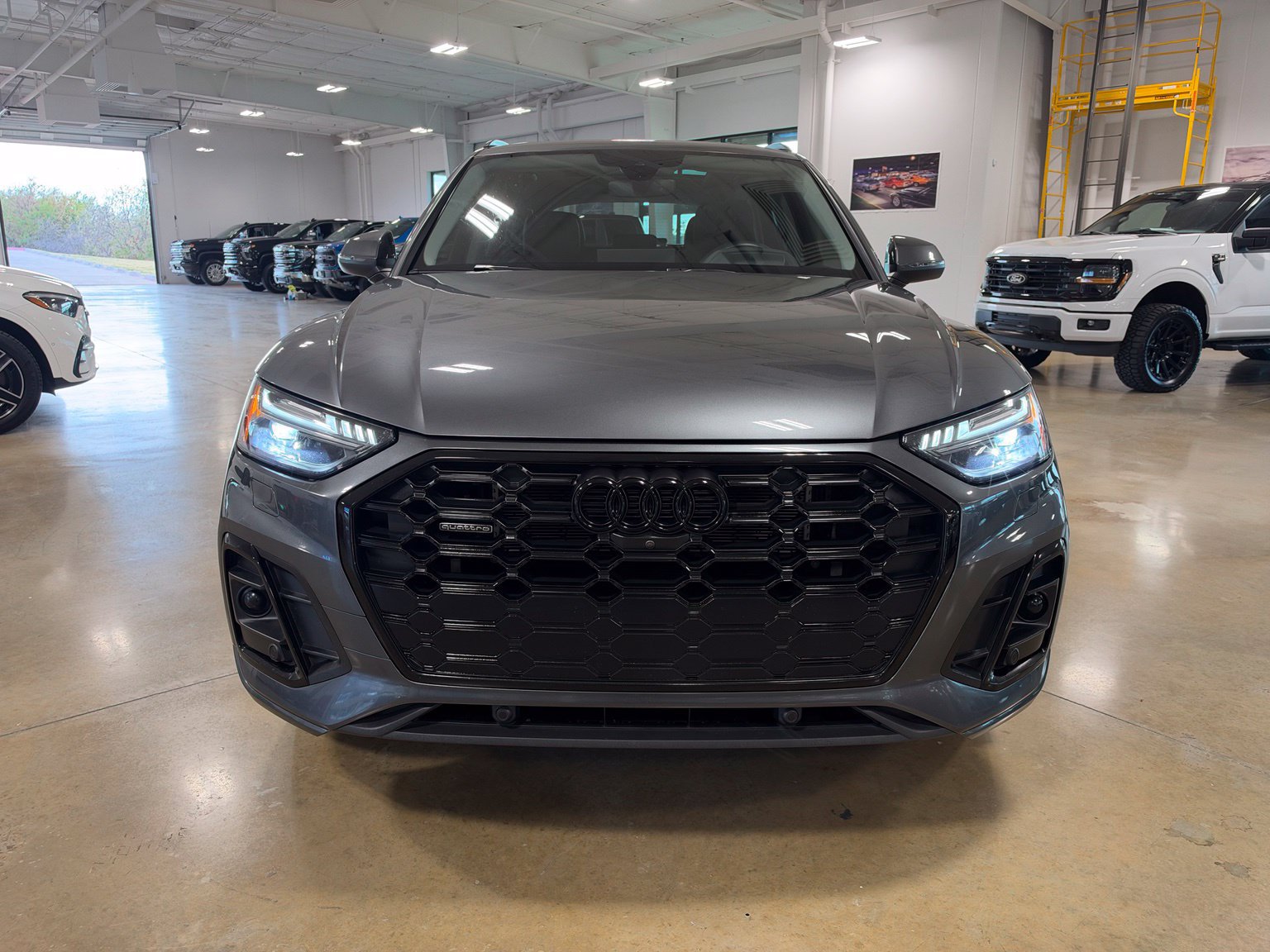 Used 2022 Audi Q5 e Prestige AWD/4WD image 2