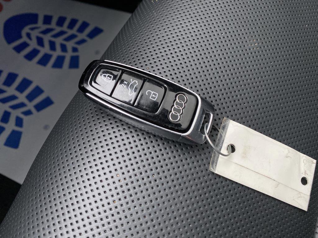 Used 2022 Audi RS Q8 w/ Carbon Optic Package image 37