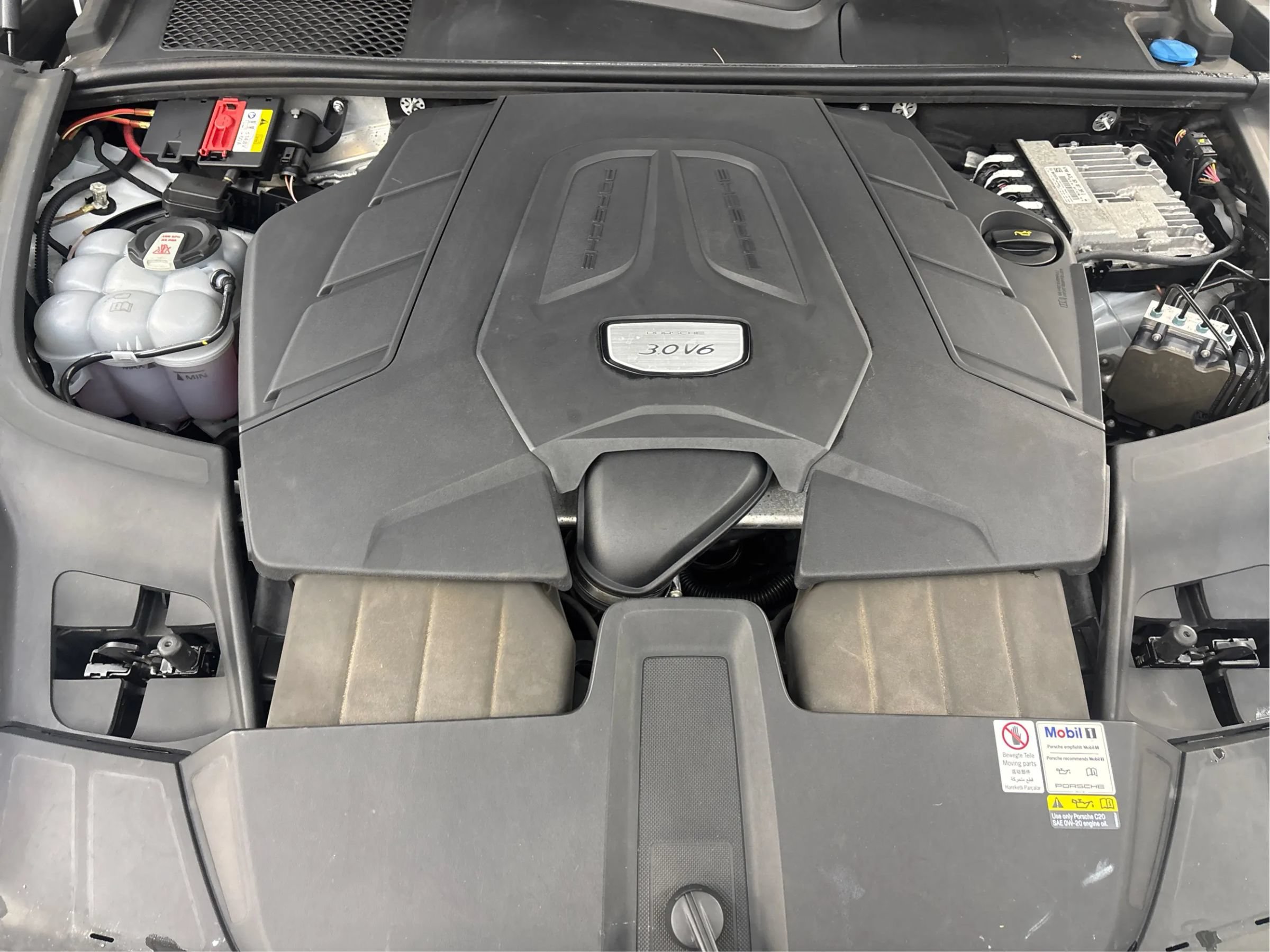 Used 2021 Porsche Cayenne AWD/4WD image 29