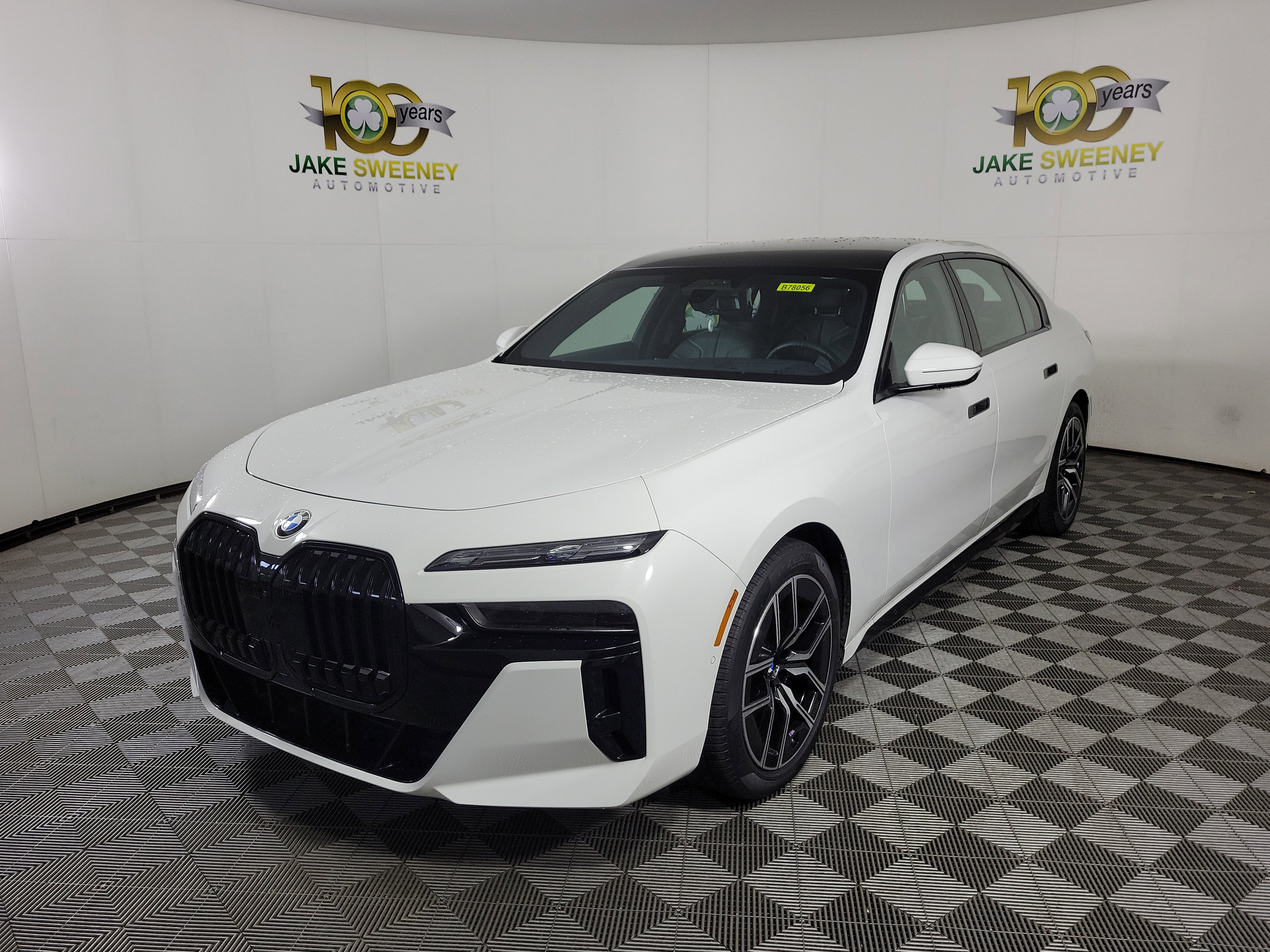 Certified 2023 BMW 760i xDrive w/ Executive Package AWD/4WD image 3