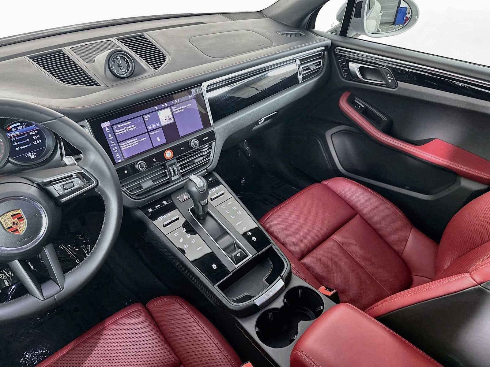 Certified 2026 Porsche Macan AWD/4WD image 25