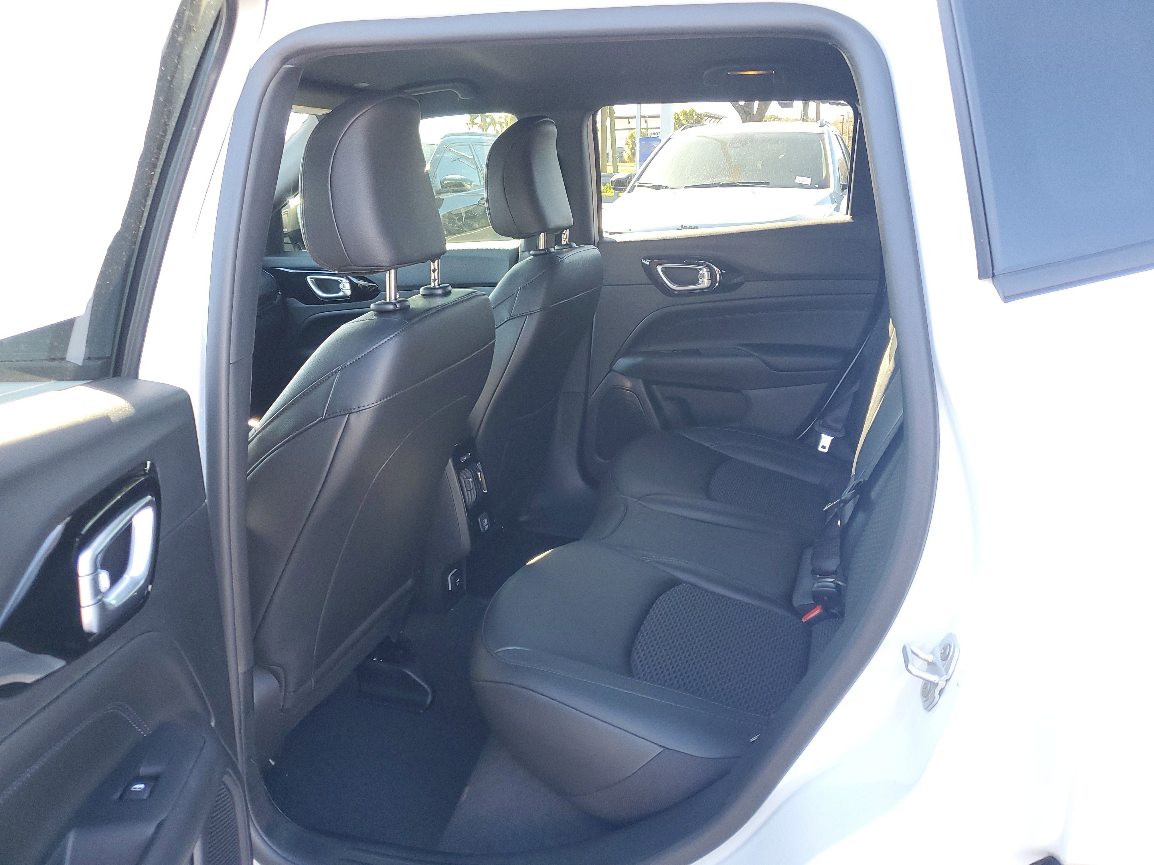 New 2026 Jeep Compass Latitude image 6