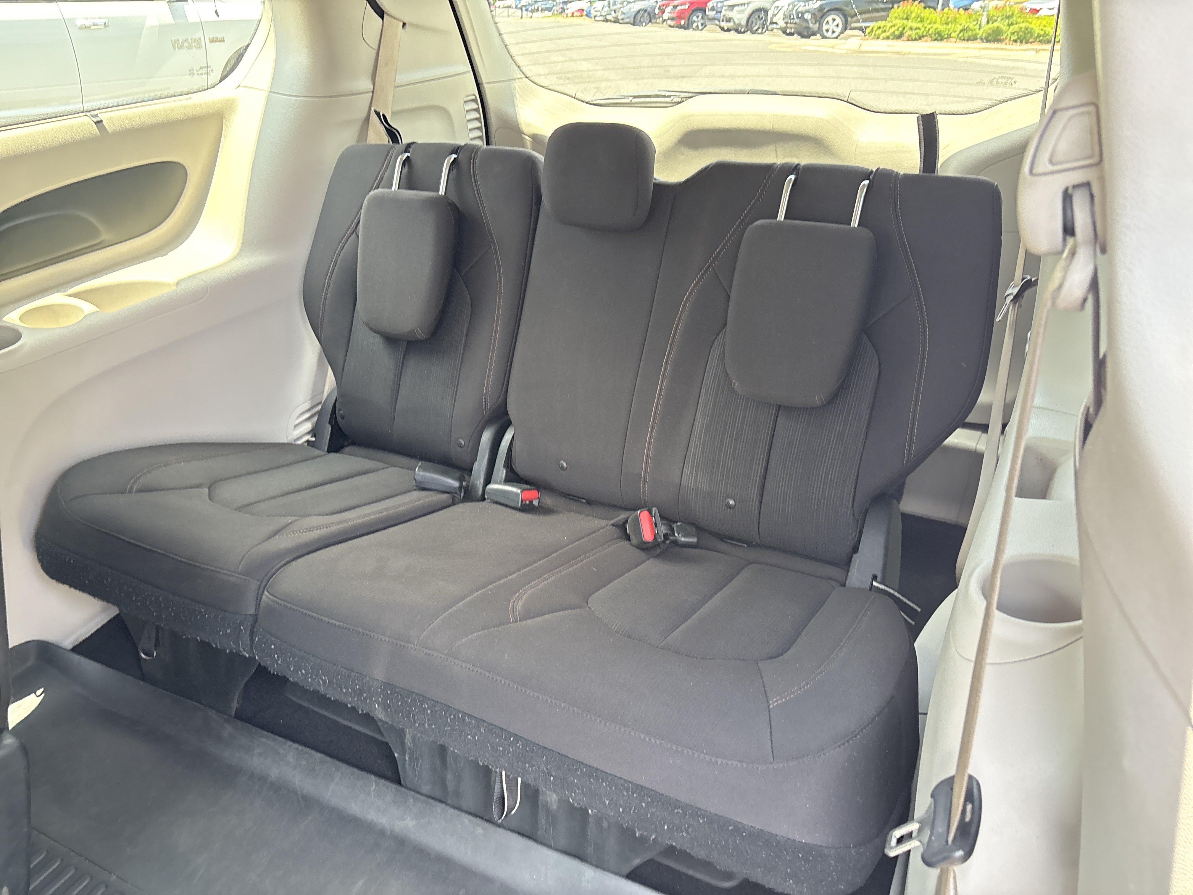 Used 2017 Chrysler Pacifica Touring Plus w/ Tire & Wheel Group FWD image 33